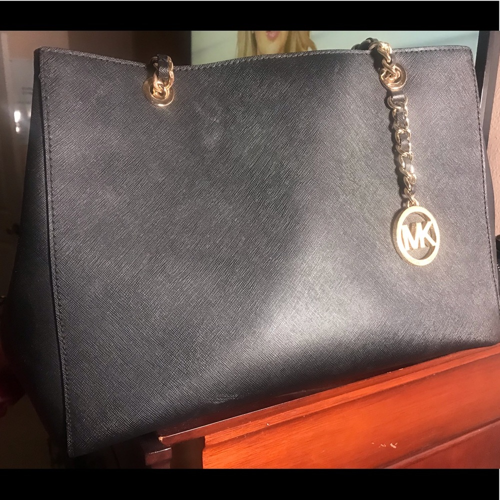 Black Michael Kors tote